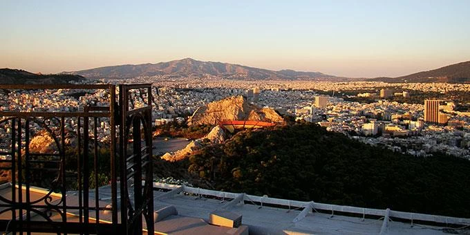 ΕΚΤΑΚΤΟ: Ανδρας έπεσε από τον Άγιο Γεώργιο στον Λυκαβηττό